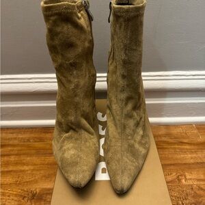 Velvet boots